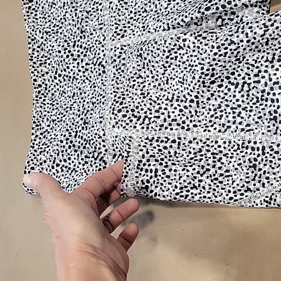 Old Navy SIze S, High Waisted Bike Shorts with Pockets New Without Tag - Picture 10 of 10